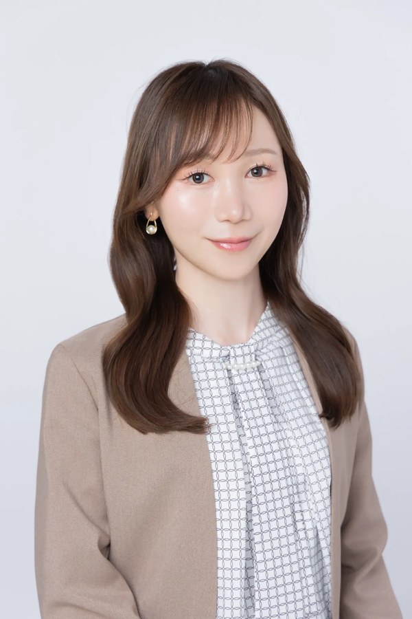 高根 媛奈子
